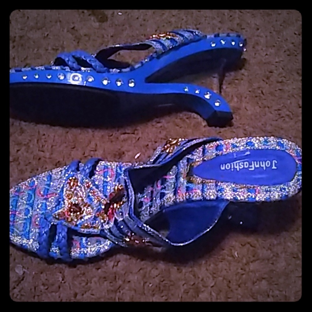 Fashionable gemstone sandel